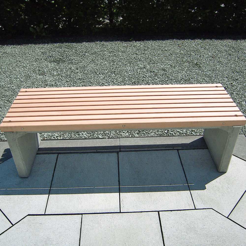 Gartenbank mit Holzrost, grau, gestrahlt, gefast, bewehrt