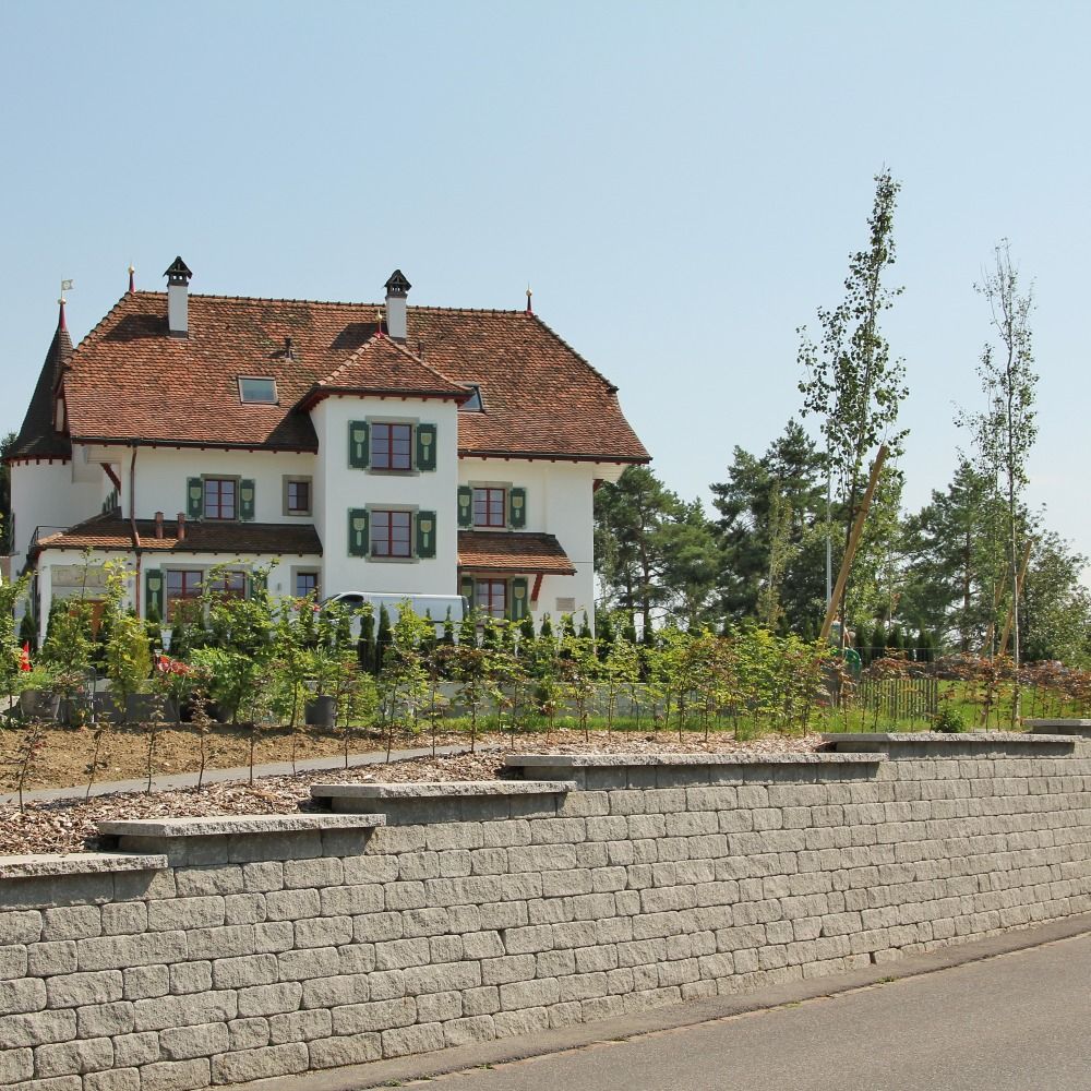 SANTURO Mauerabdeckplatte, Endplatte li/re 3-seitig gespalten, Typ 11 jurakalk gestrahlt