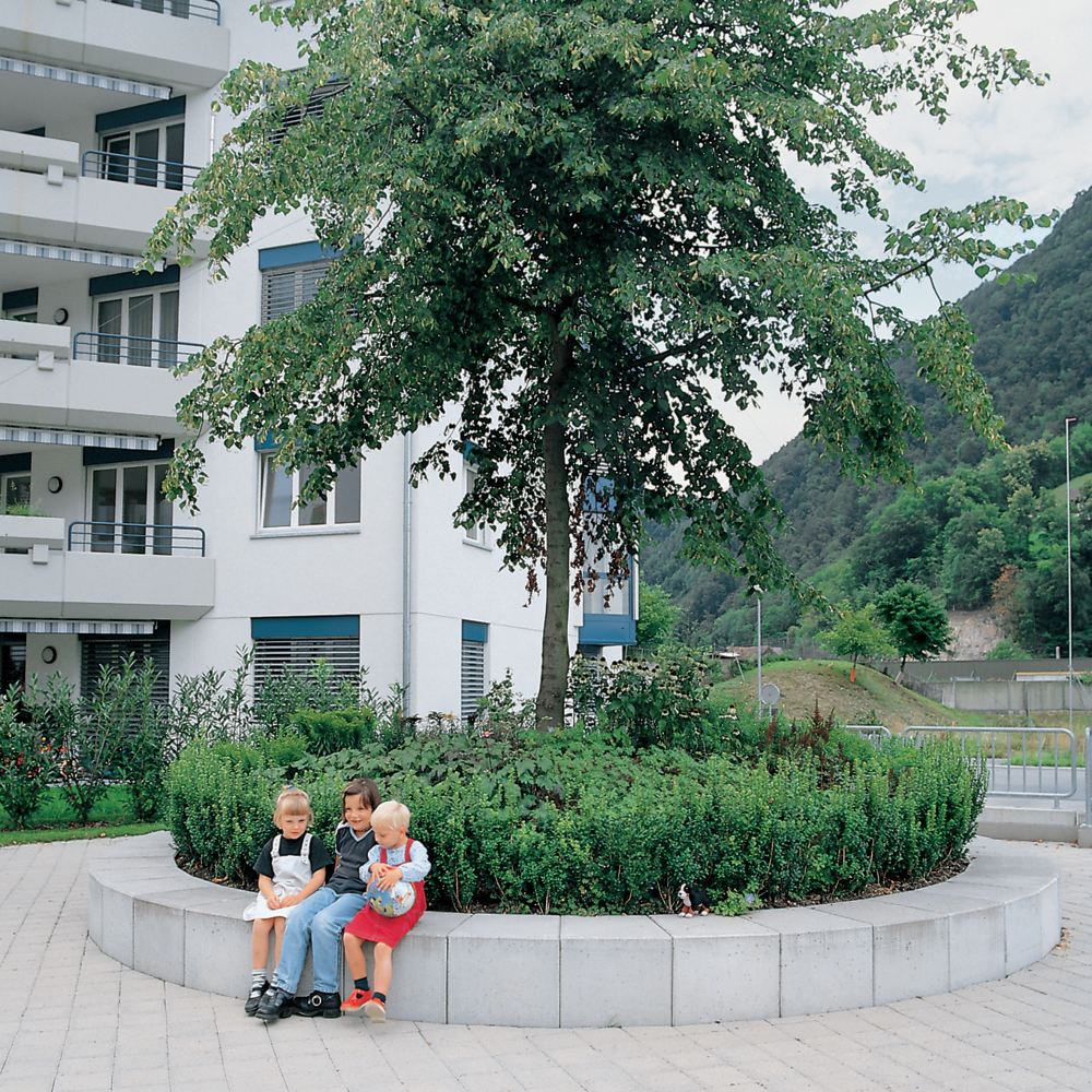 U-Element grau gestrahlt gefast, Kreiselement, eckig  R 300 cm a 9°, Typ 16 bewehrt